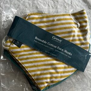 NEW Grove Collaborative 4 adjustable Cotton Face Masks